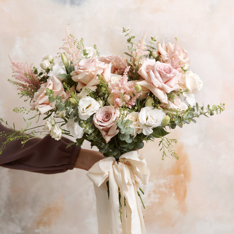 Buket Bunga Pengantin Louise Mawar Soft Pink & White Jakarta | Three Bouquets