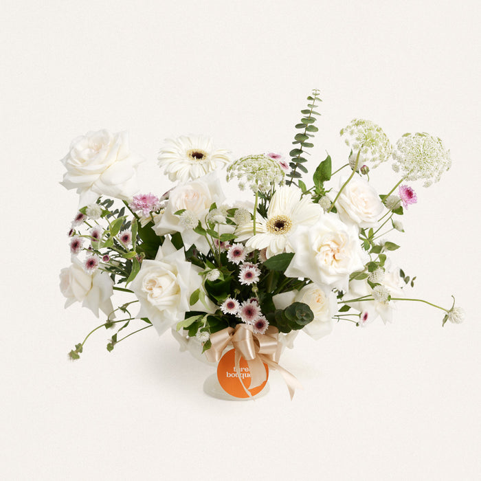 Vas Bunga Mawar dan Gerbera Putih Celia Jakarta | Three Bouquets