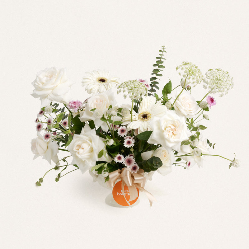 Vas Bunga Mawar dan Gerbera Putih Celia Jakarta | Three Bouquets